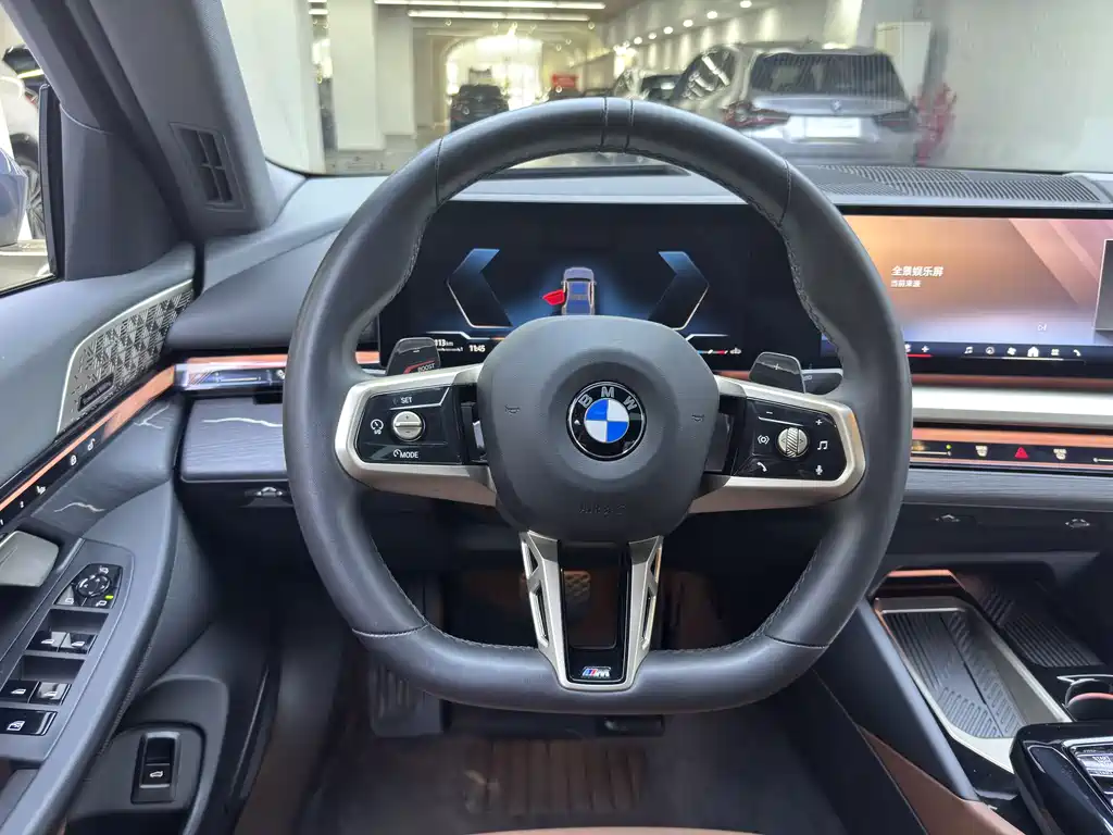 BMW 5 Series — фото 13
