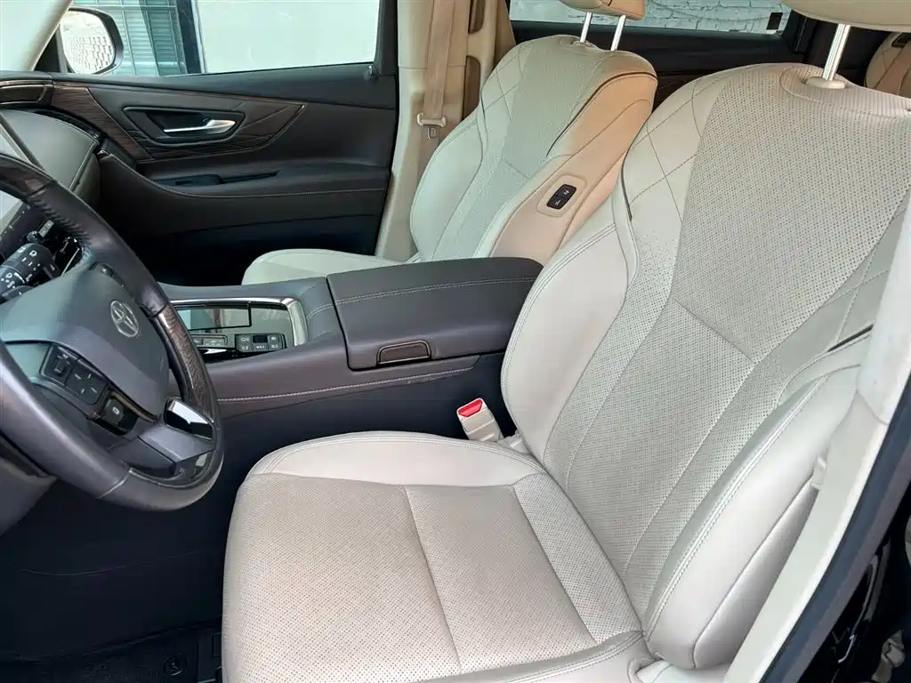 Toyota Alphard 2023 — фото 16