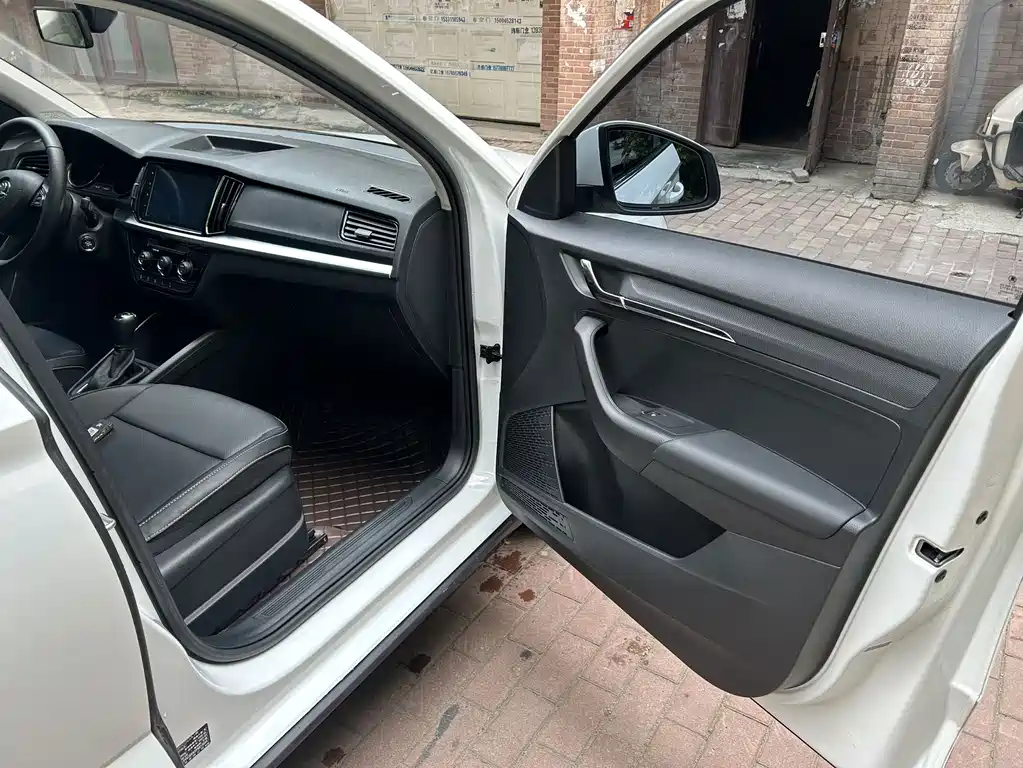 Skoda Kamiq 2023 — фото 15