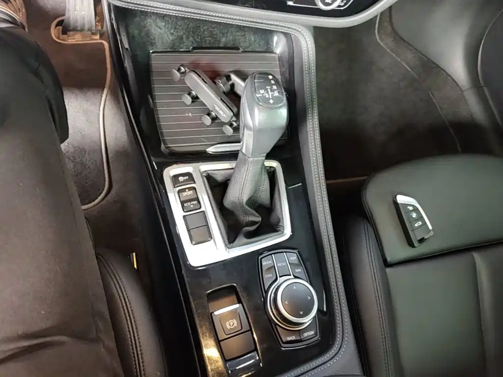 BMW 1 Series 2018 — фото 14