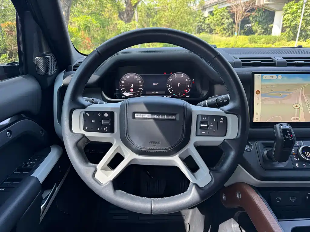 Land Rover Defender 2023 — фото 11
