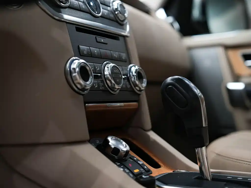 Land Rover Discovery 2012 — фото 23