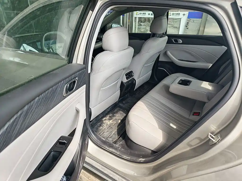 Geely Galaxy Star 6 2025 — фото 7