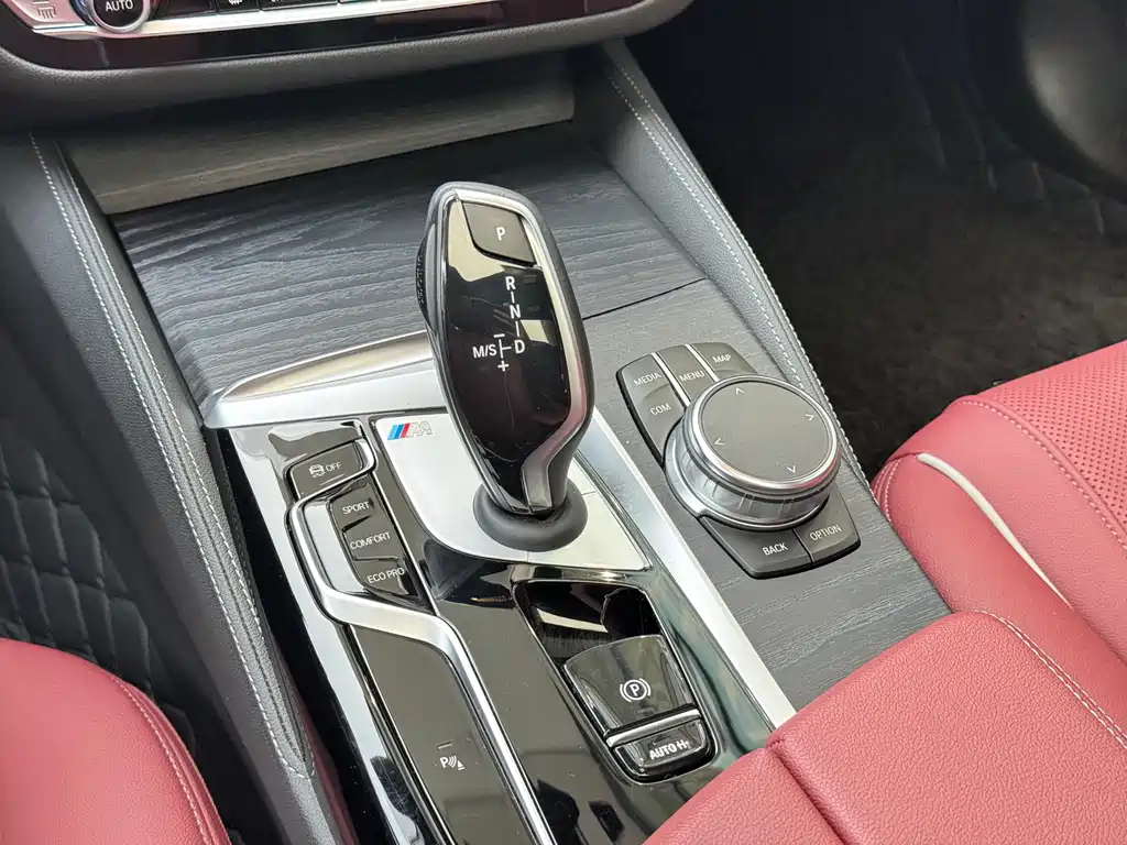 BMW 5 Series 2023 — фото 17