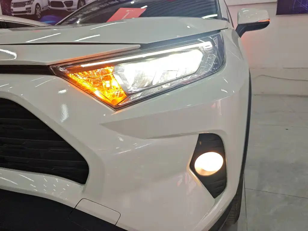 Toyota RAV4 2021 — фото 18