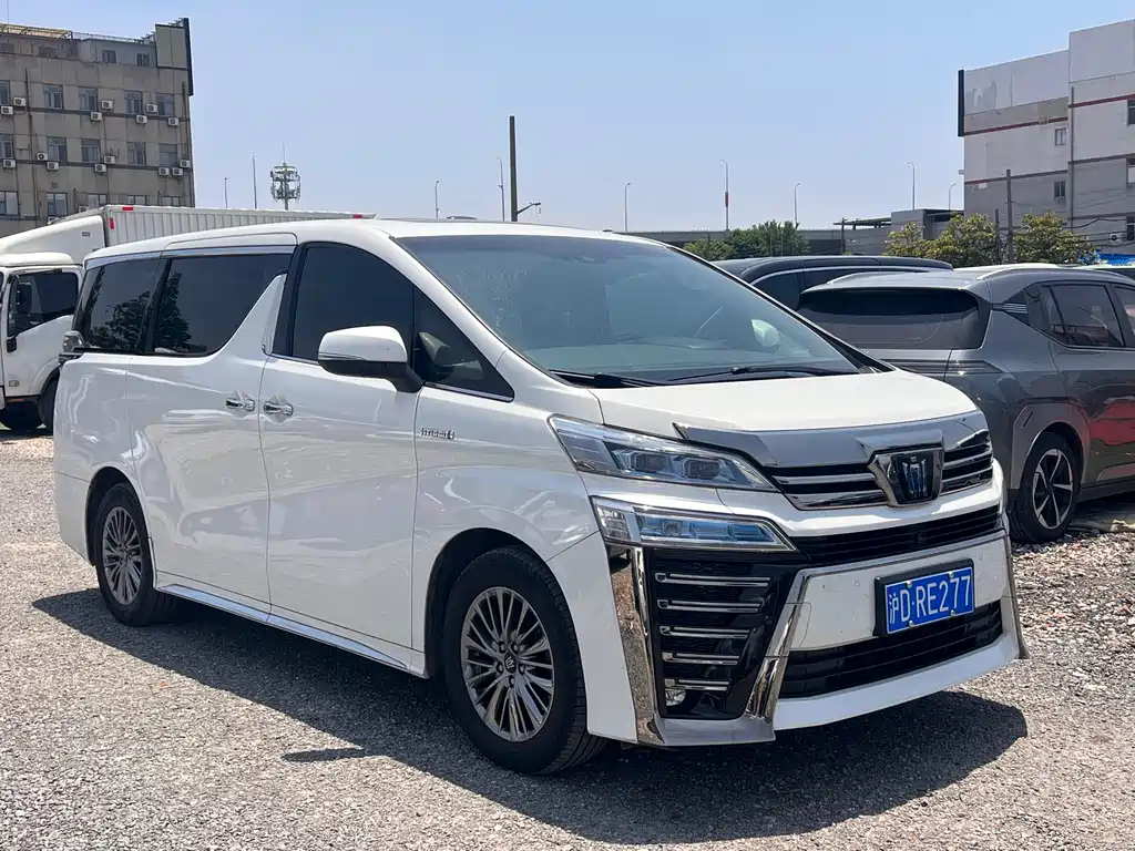 Toyota Vellfire 2022 — фото 3