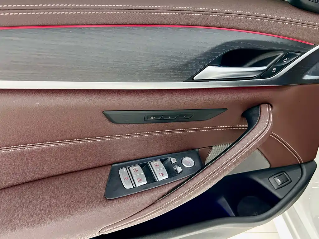 BMW 5 Series 2024 — фото 19