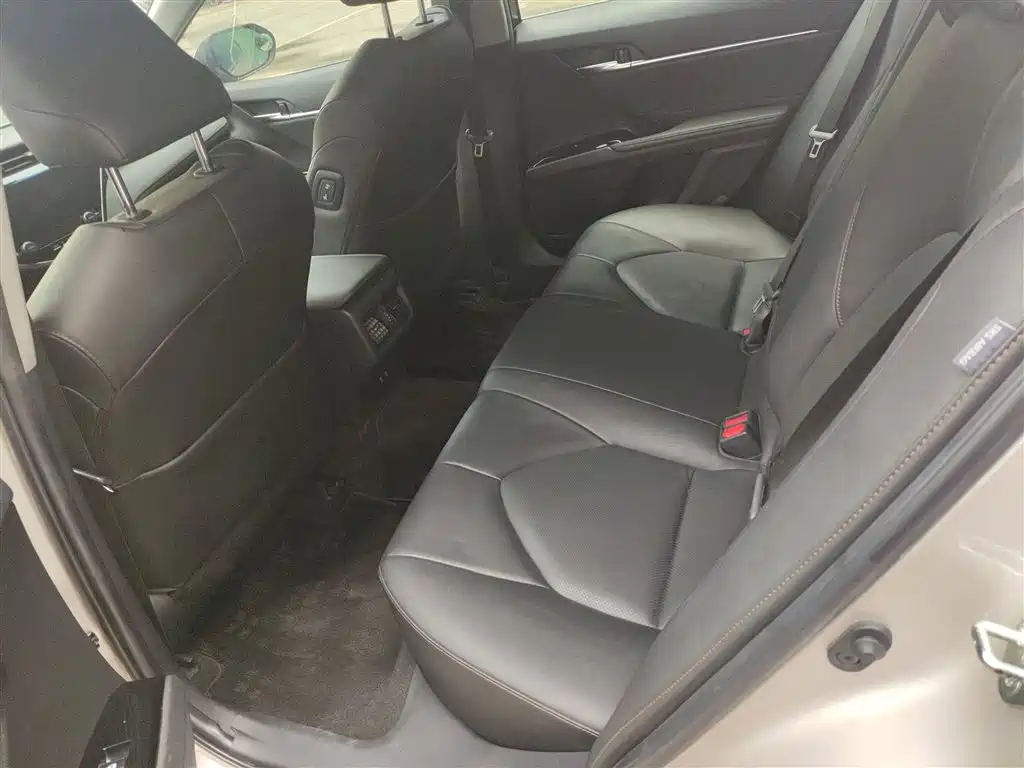 Toyota Camry 2019 — фото 17
