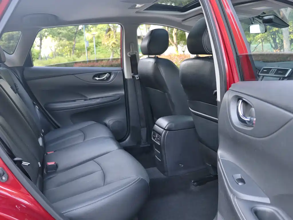 Nissan Tiida 2017 — фото 18
