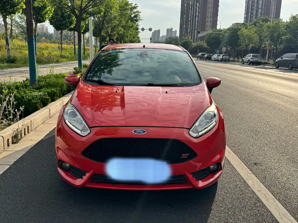 Ford Fiesta 2015 — фото 2