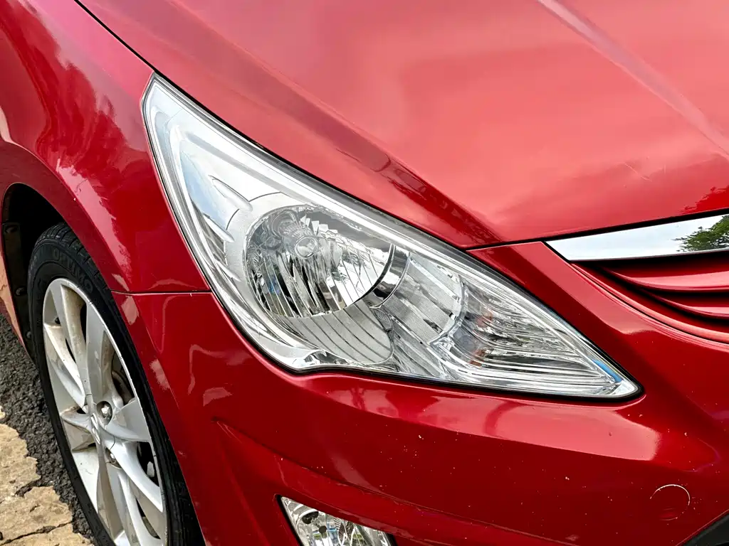Hyundai Verna 2010 — фото 15