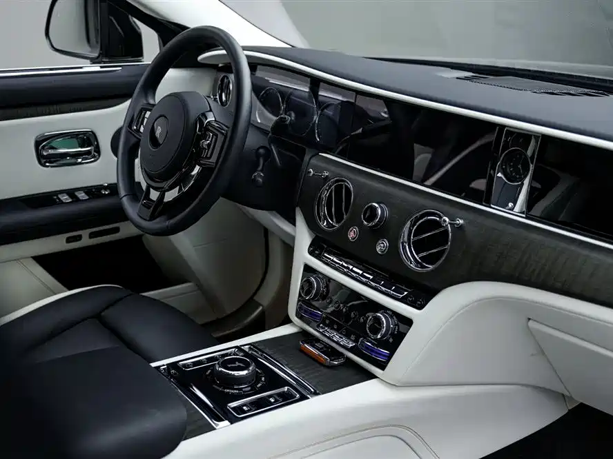 Rolls-Royce Ghost 2021 — фото 18