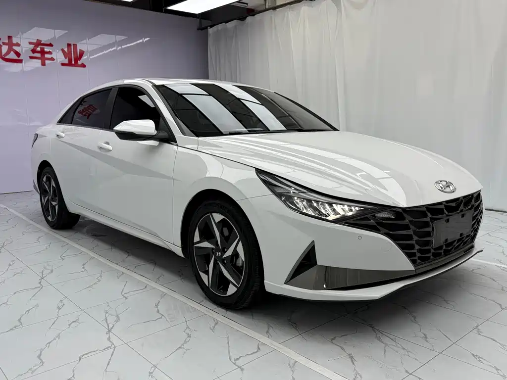 Hyundai Elantra 2022