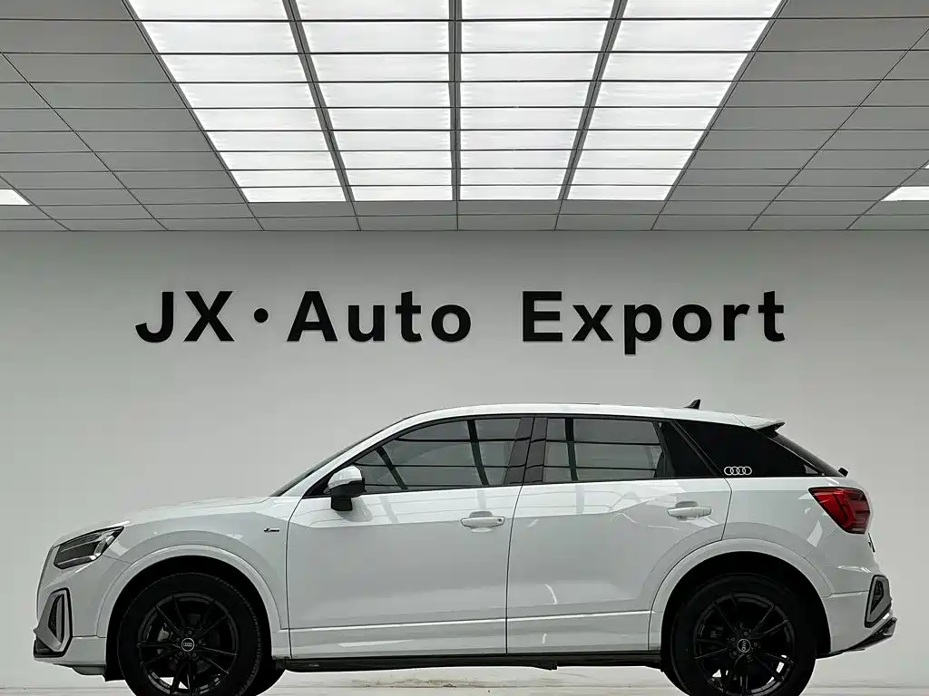 Audi Q2L 2022 — фото 11