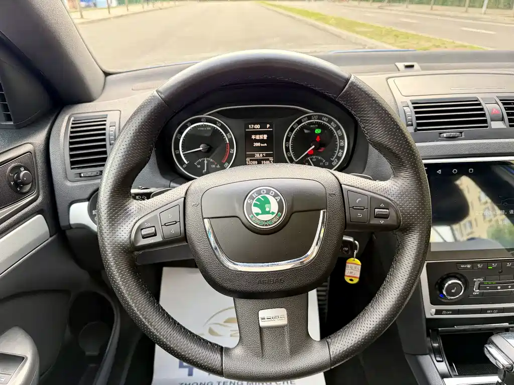 Skoda Octavia 2013 — фото 15
