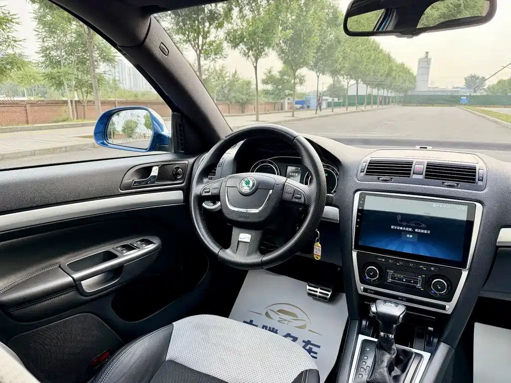 Skoda Octavia 2013 — фото 14