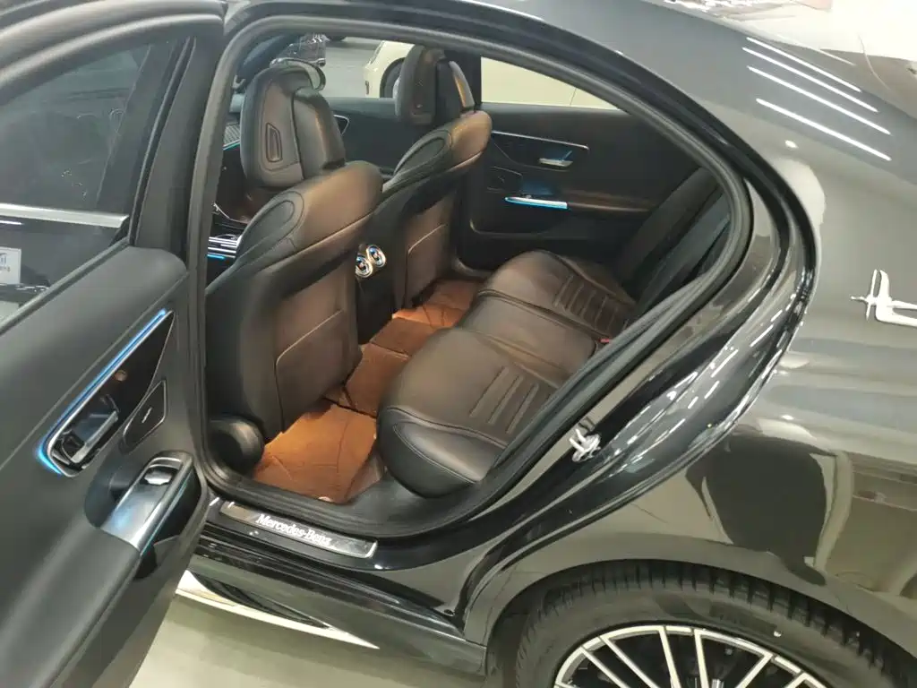 Mercedes-Benz C-Class 2023 — фото 20