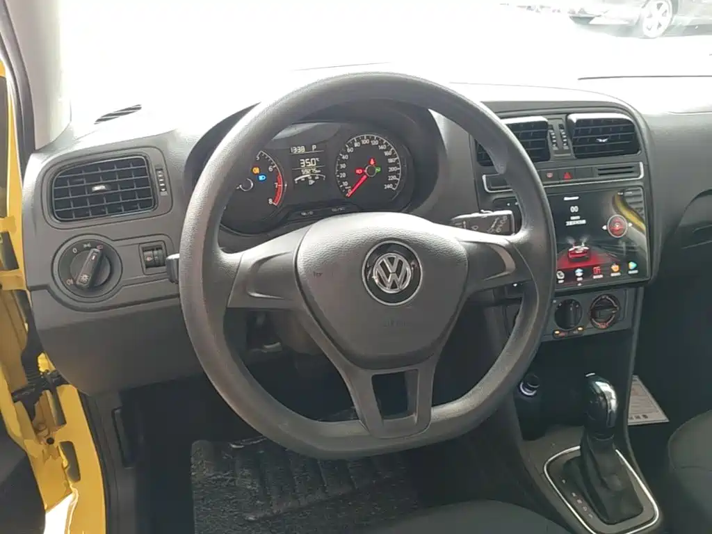 Volkswagen Polo 2017 — фото 11