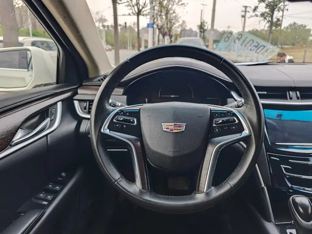 Cadillac XTS 2018 — фото 15