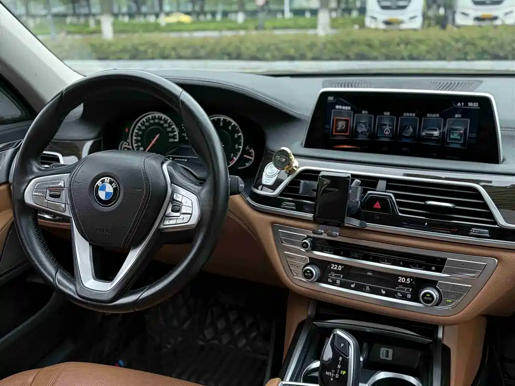 BMW 7 Series 2016 — фото 16
