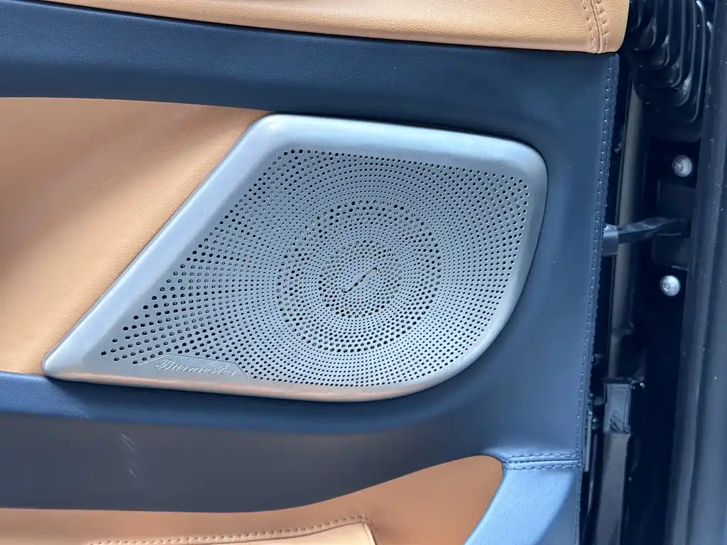 Mercedes-Benz V-Class 2023 — фото 15
