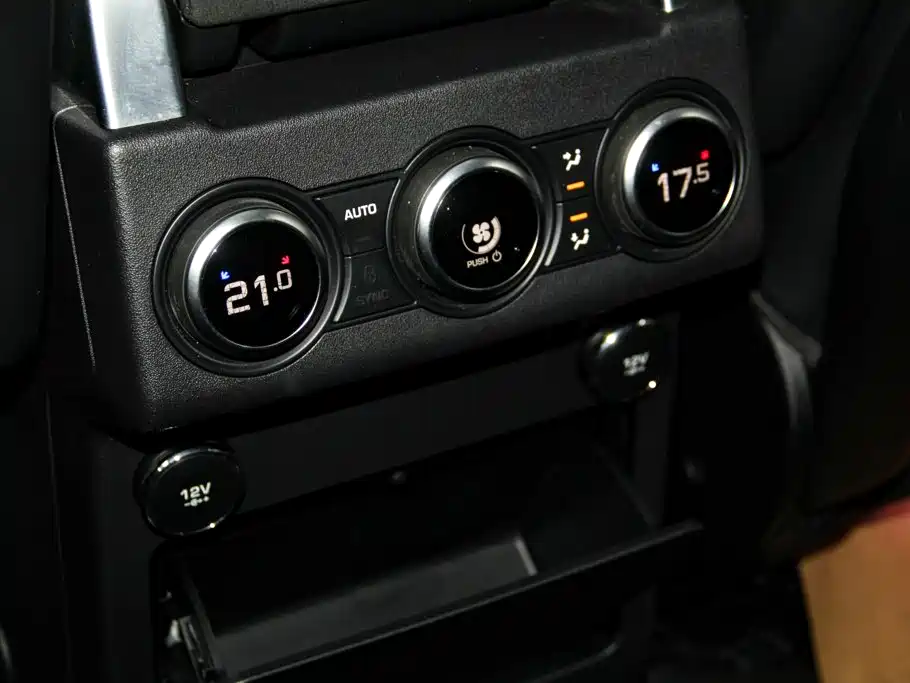 Land Rover Discovery 2021 — фото 21