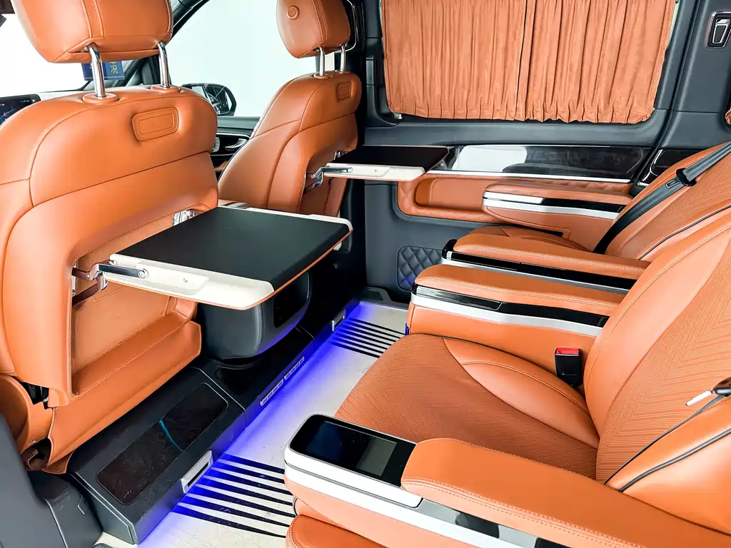 Mercedes-Benz V-Class 2022 — фото 10