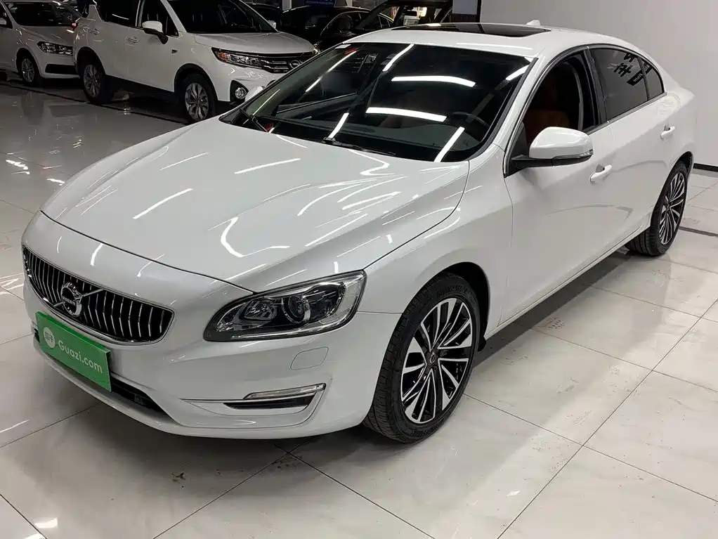 Volvo S60 2018 — фото 1