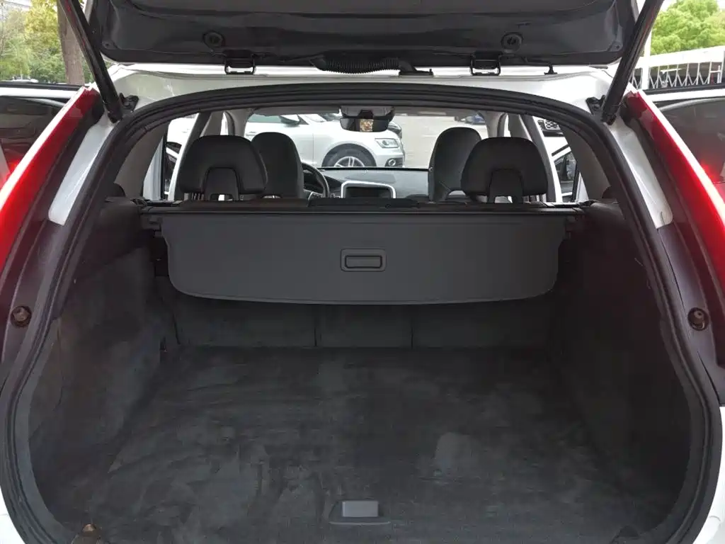 Volvo XC60 2017 — фото 24