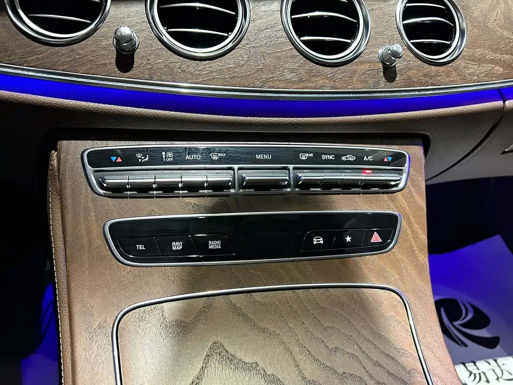 Mercedes-Benz E-Class 2024 — фото 15