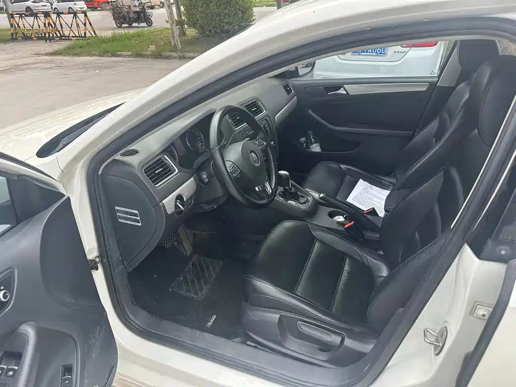 Volkswagen Sagitar 2013