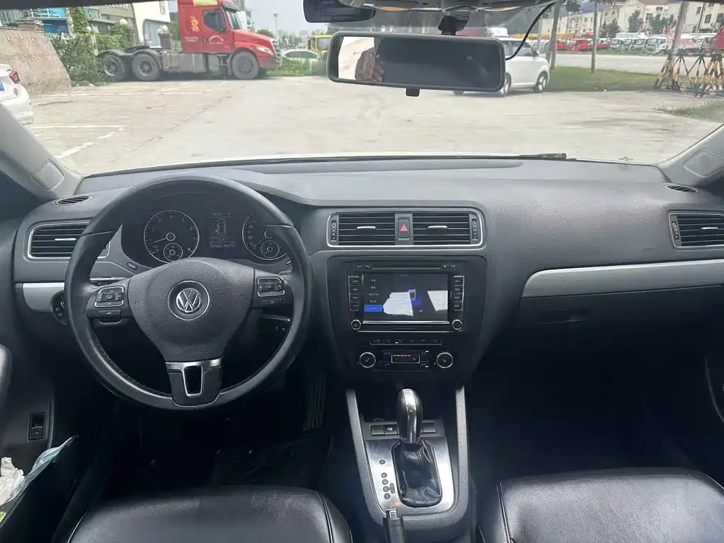 Volkswagen Sagitar 2013