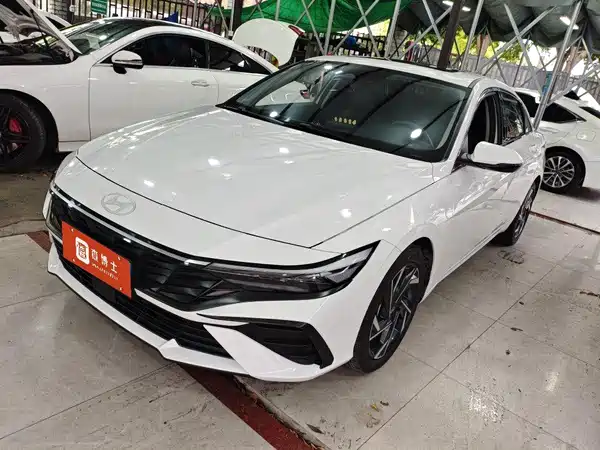 Hyundai Elantra 2024