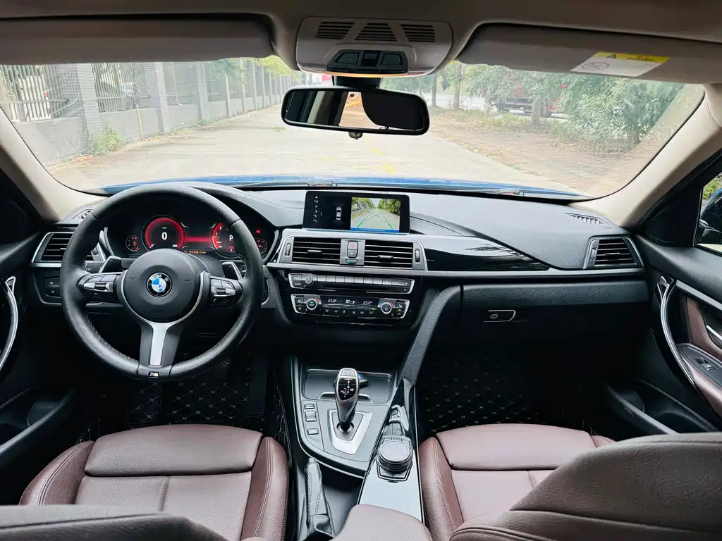 BMW 3 Series 2019 — фото 13