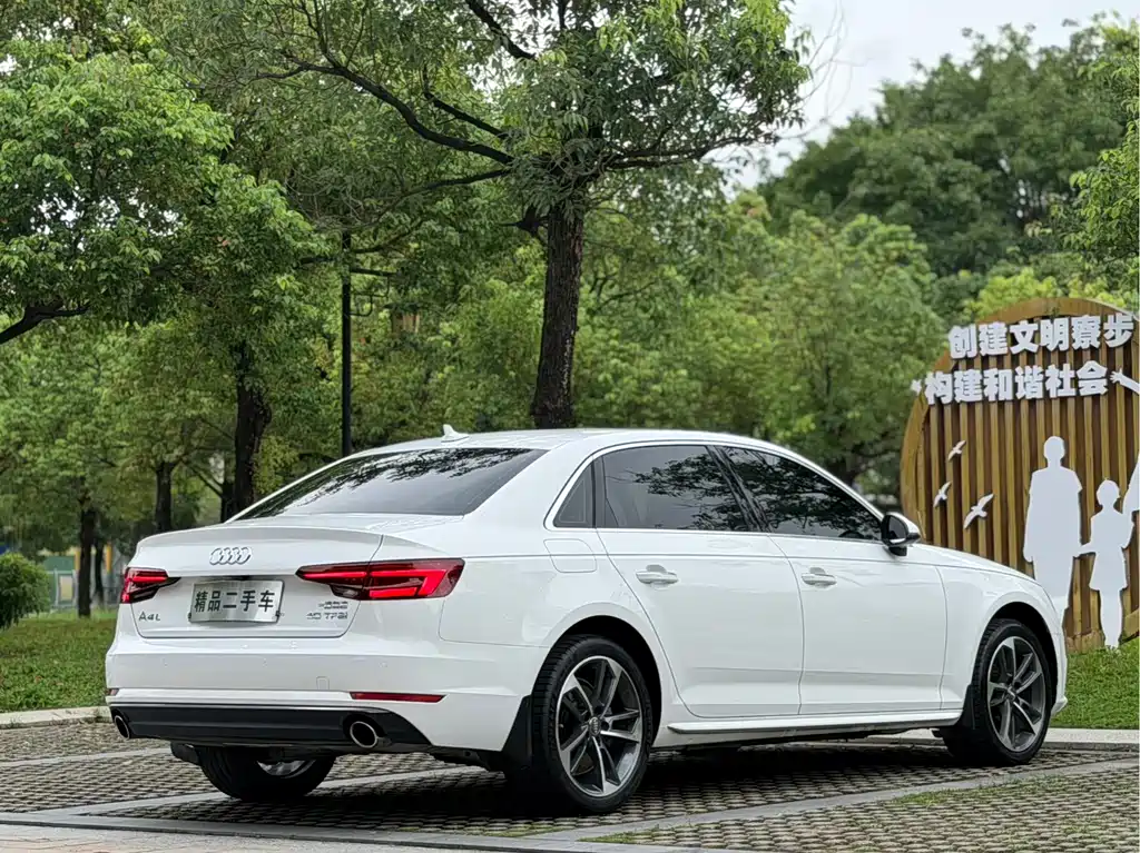 Audi A4L 2018 — фото 18