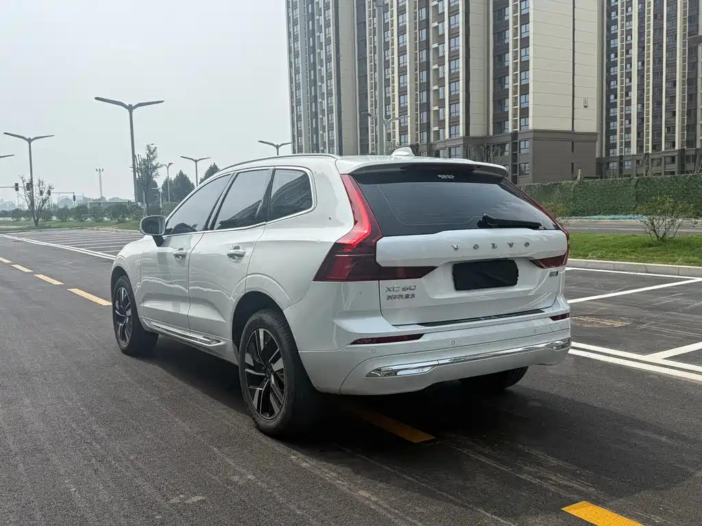 Volvo XC60 2025 — фото 9