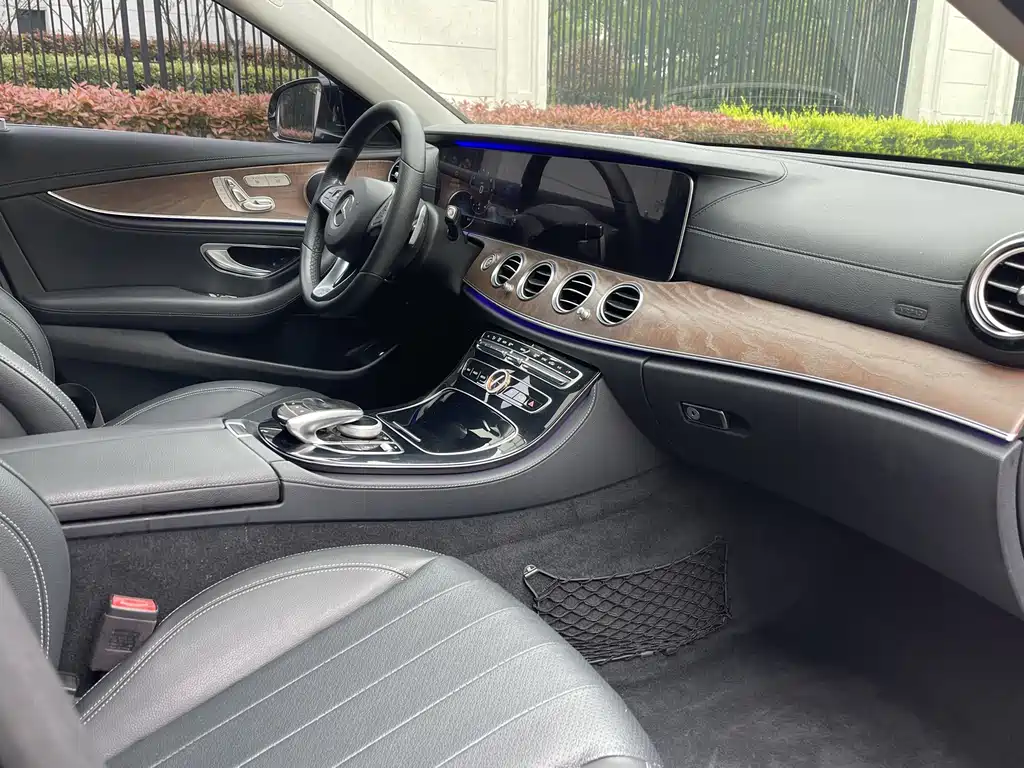 Mercedes-Benz E-Class 2017 — фото 10
