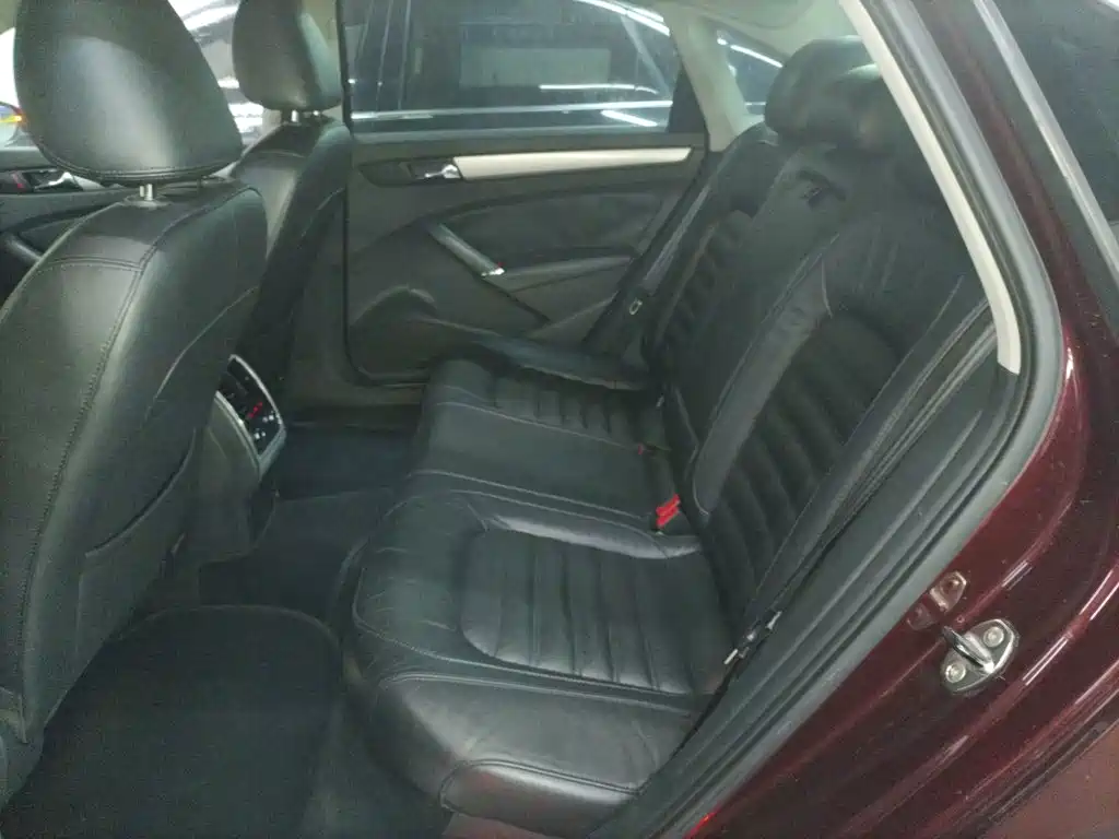 Volkswagen Passat 2015 — фото 13
