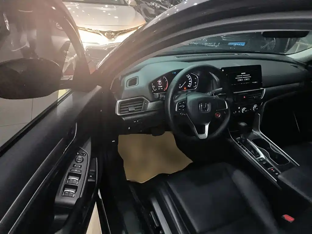 Honda Accord 2022 — фото 16