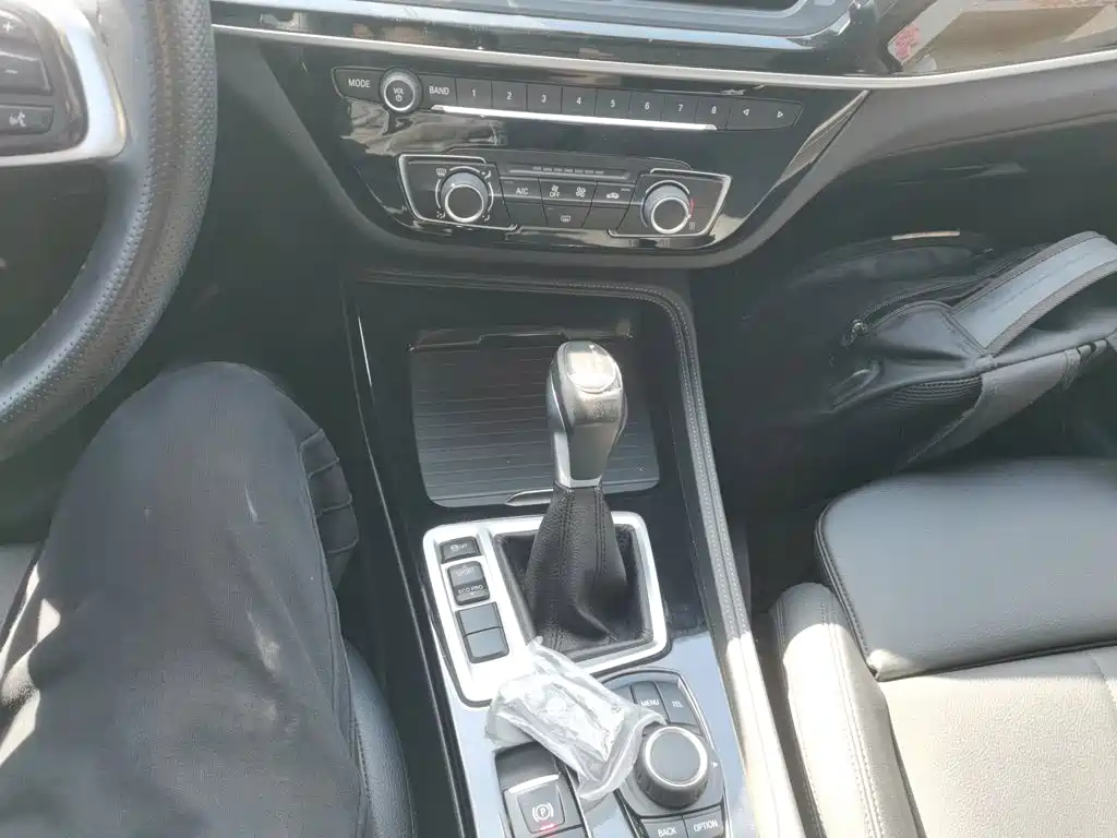 BMW 1 Series 2017 — фото 14