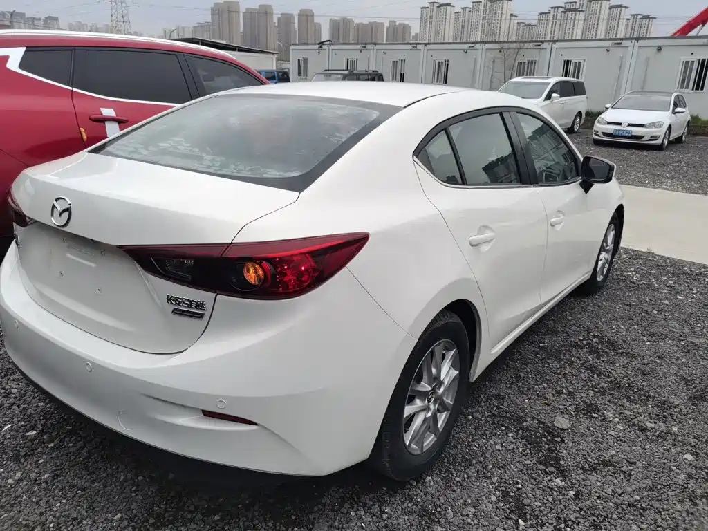 Mazda 3 Axela 2016