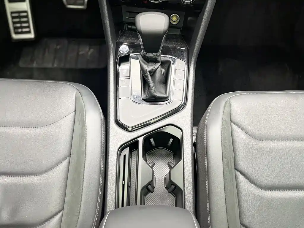 Volkswagen Tiguan L 2021 — фото 10