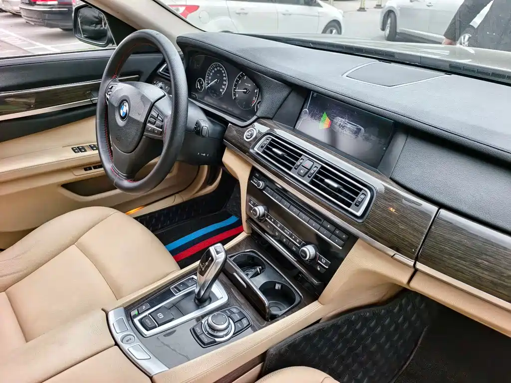 BMW 7 Series 2009 — фото 15