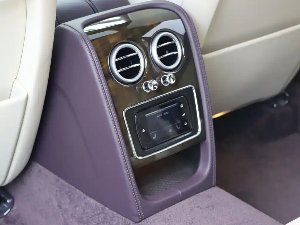 Bentley Flying Spur 2018 — фото 20