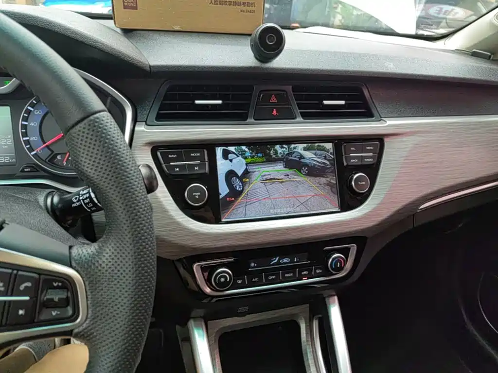 Geely Vision X3 2018 — фото 13