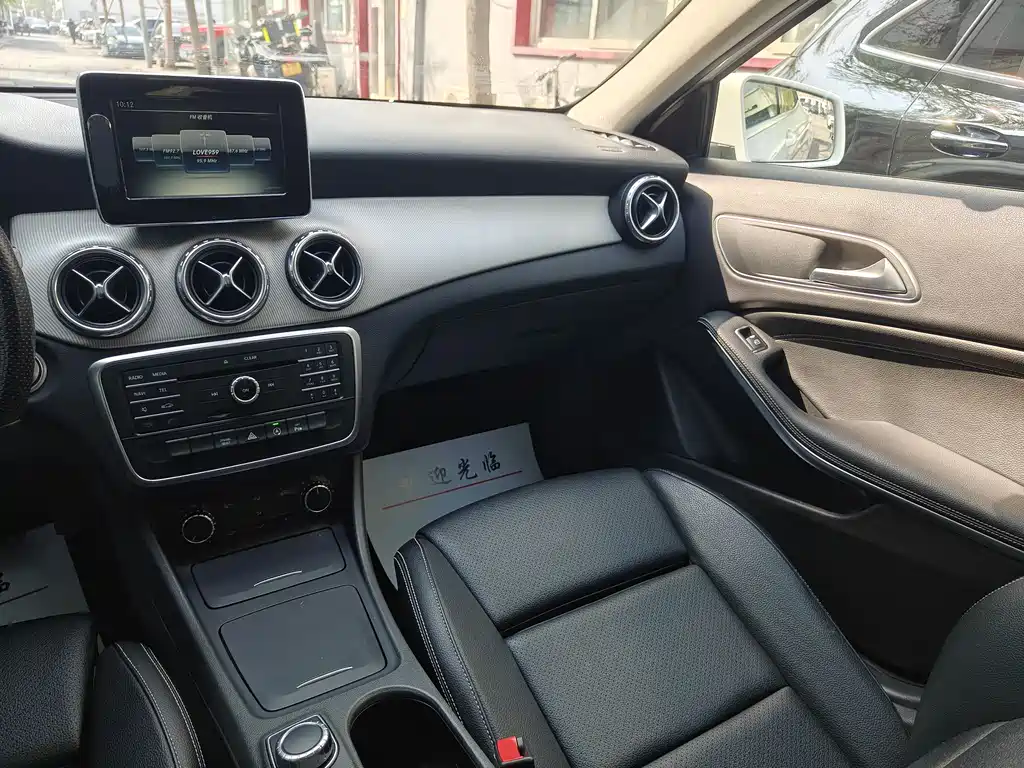 Mercedes-Benz GLA 2016 — фото 12