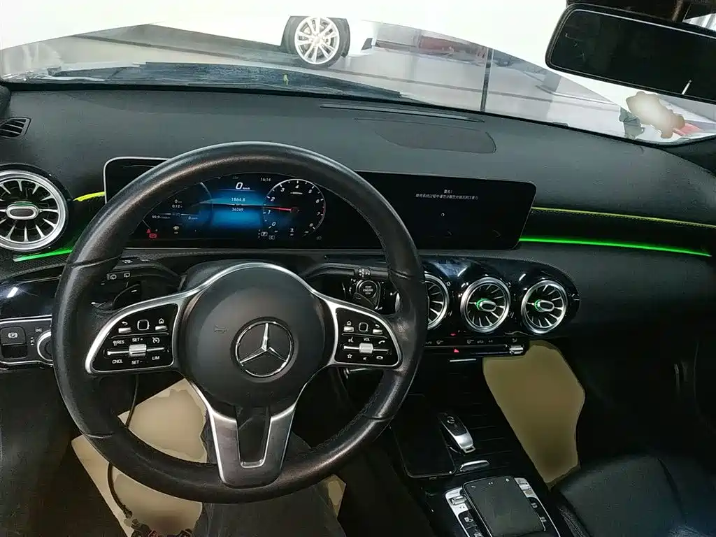 Mercedes-Benz A-Class 2020 — фото 12