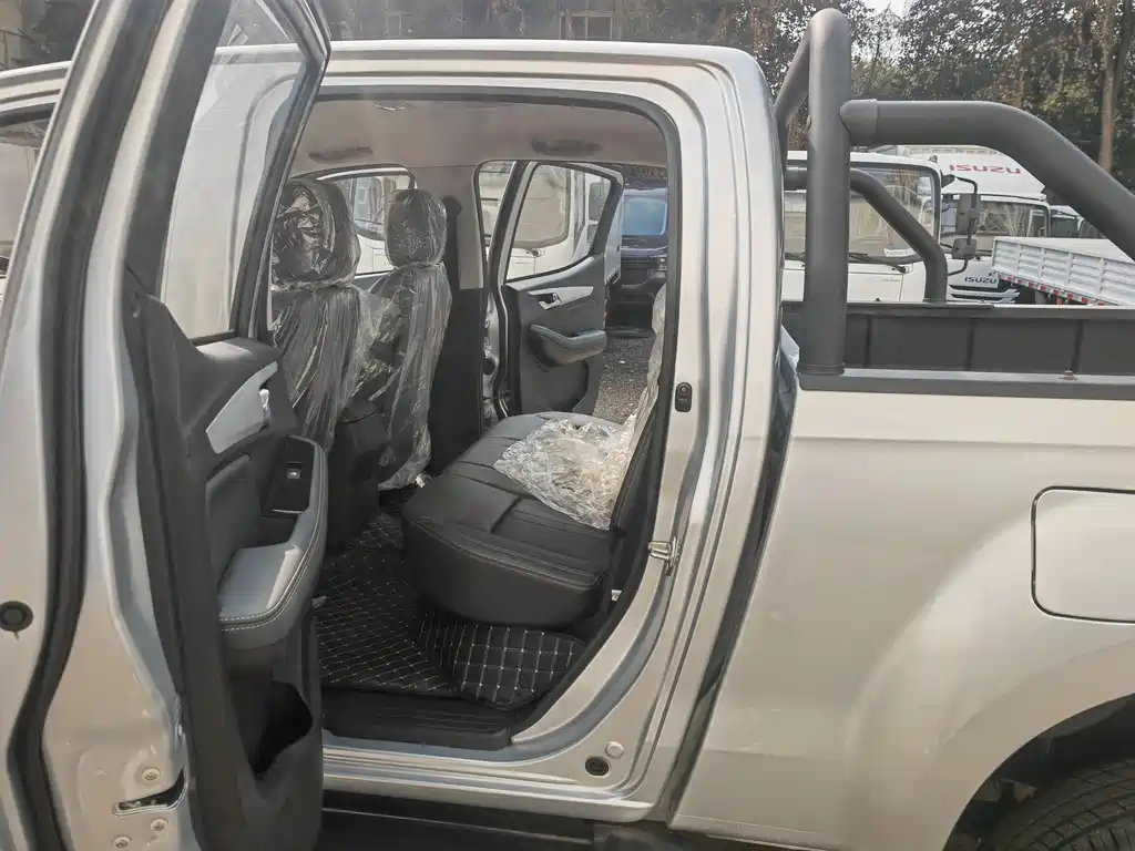 Isuzu RE-MAX 2026 — фото 10