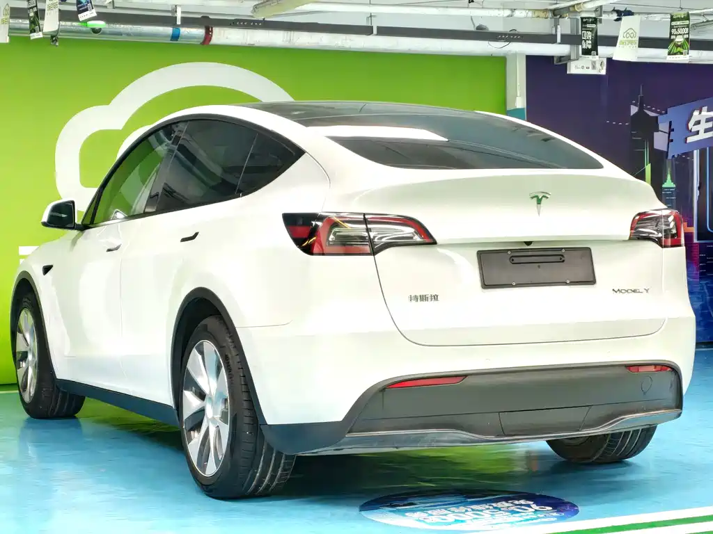 Tesla Model Y 2022 — фото 15