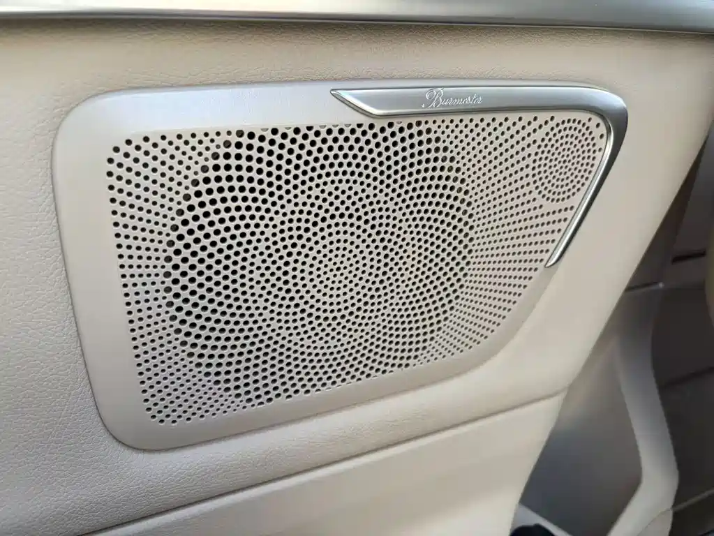 Mercedes-Benz V-Class 2021 — фото 18